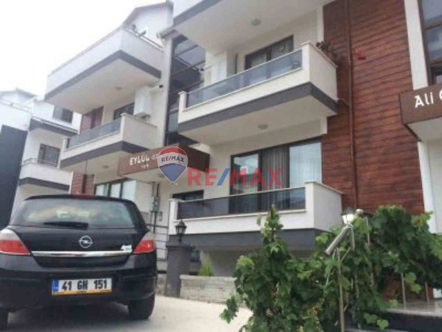 REMAX NATURAL'DEN TOPÇULAR MERKEZDE GENİŞ BAHCE DUBLEKS