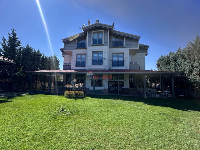 HACILAR MAHALLESI’NDE FULL EŞYALI TRİPLEX VİLLA