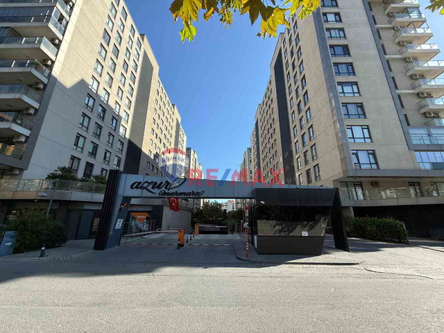 BEYLİKDÜZÜ KAVAKLI AZUR MARMARA SİTESİNDE EBEVEYN BANYOLU VE HAMAMLI SATILIK 4+1
