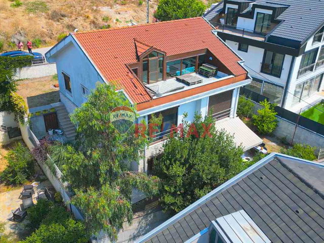 ZEKERIYAKÖY’DE ORMANADAYA KOMŞU MÜSTAKIL PARSEL IÇERISINDE SATILIK VILLA