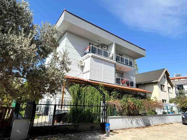 REMAX YELKEN'DEN SIĞACIK TA,DENIZE 350M MESAFEDE, ÖNÜ AÇIK TEMİZ DAIRE