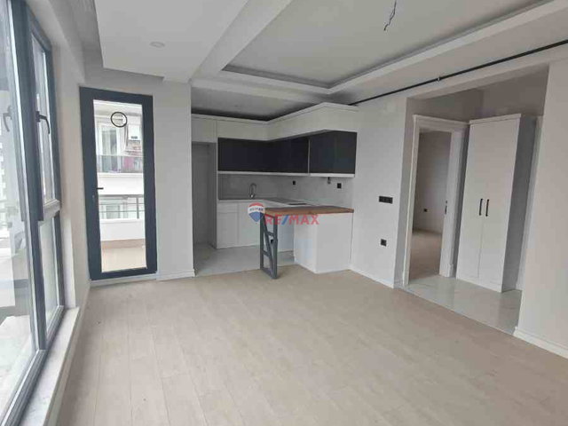 YENİMAHALLE'DE TRAMVAYA VE SAHİLE YÜRÜME MESAFESİNDE 1+1 DAİRE