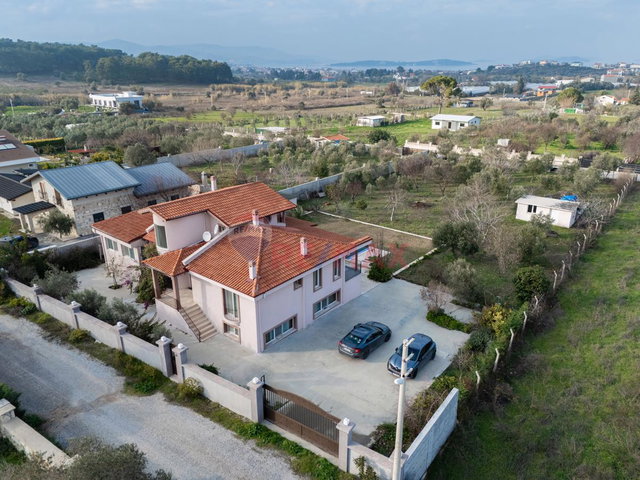URLA KALABAKTA 3 DÖNÜM ARAZI İÇERISINDE MALIKANE