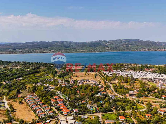 REMAX OYA DOĞAN SAPANCA CEVİZLİ EVLERİ 4+1 SATILIK VİLLA