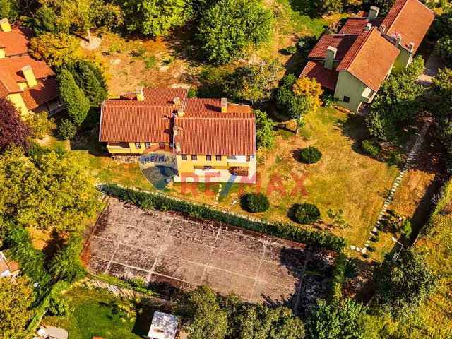 REMAX OYA DOĞAN SAPANCA CEVİZLİ EVLERİ 4+1 SATILIK VİLLA