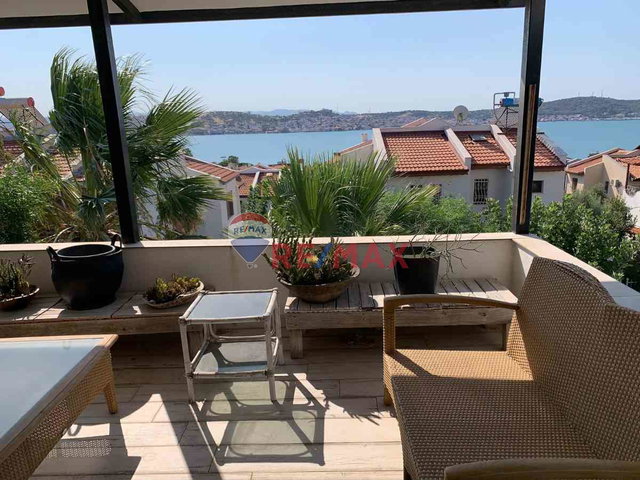 AYVALIK CUNDA DA MUHTEŞEM DENİZ MANZARALI SİTE İÇİNDE SATILIK VİLLA