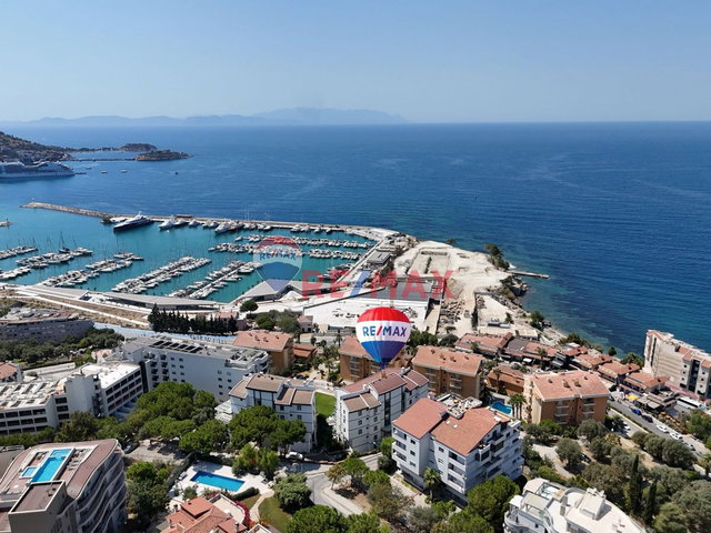 KUŞADASI MERKEZDE MARİNA BÖLGESİNDE PİNE CİTY’DE DENİZ MANZARALI DAİRE