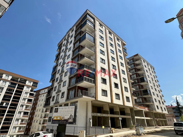 YOMRADA ANA YOL ÜSTÜNDE SATILIK  1+1 DAİRE