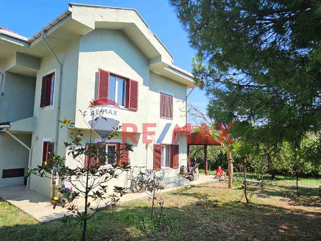 USKUMRUKÖY ARIKÖY'DE SATILIK BÜYÜK BAHÇELI SATILIK 4+1 VILLA