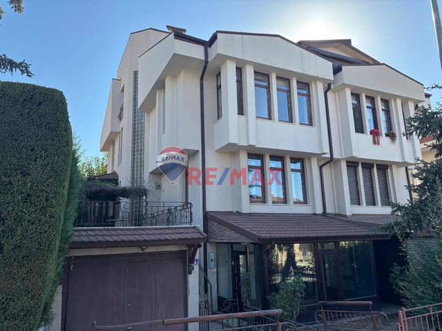 MESA KORU SİTESİNDE AYDINLIK YEŞİLLİKLER İÇİNDE SATILIK VİLLA