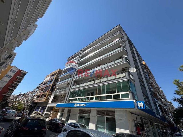 GİRNE CADDESİ ÜZERİNDE GENİŞ 4+1 KÖŞE DAİRE