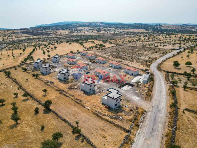 AYVACIK ASSOS SIVRICE KOYU BÖLGESI SATILIK 3+1 VILLA