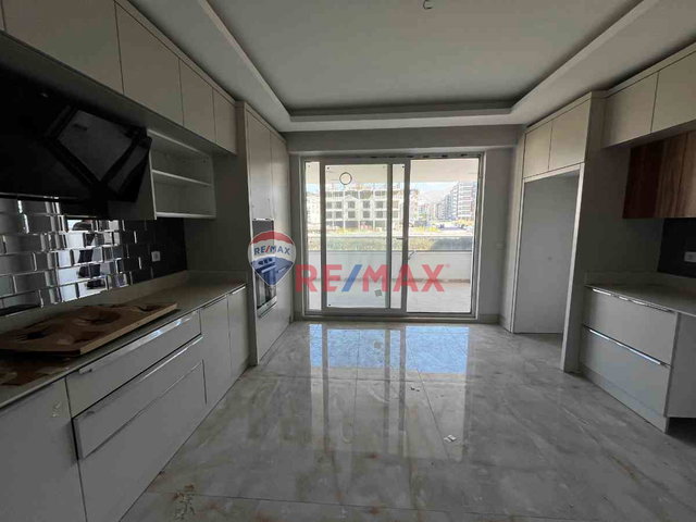 REMAX İLKE'DEN KOMBİNA'DA ULTRA LÜKS 4+1 SATILIK DAİRE