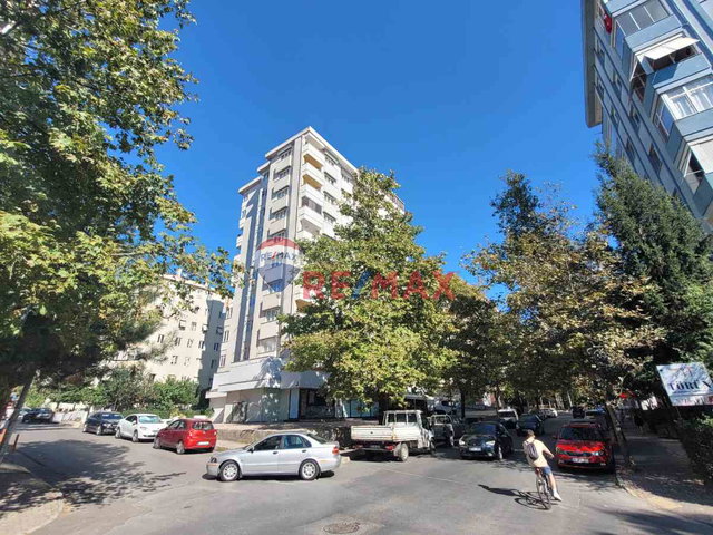 REMAX ASHILL ATAŞEHIR DE ADALAR MANZARALI 5+1 SATILIK DAIRE