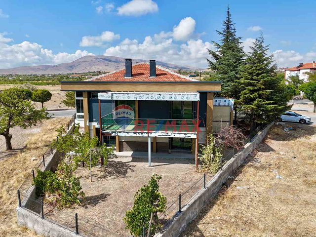 İNCESU SEMERKENT' TE SATILIK KAPALI GARAJLI 460M2 ARSALI 5+1 VİLLA