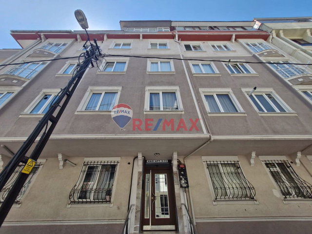 ÇEKMEKÖY M.AKİFTE MERKEZİ KONUMDA ARA KAT 2 + 1 DAİRE