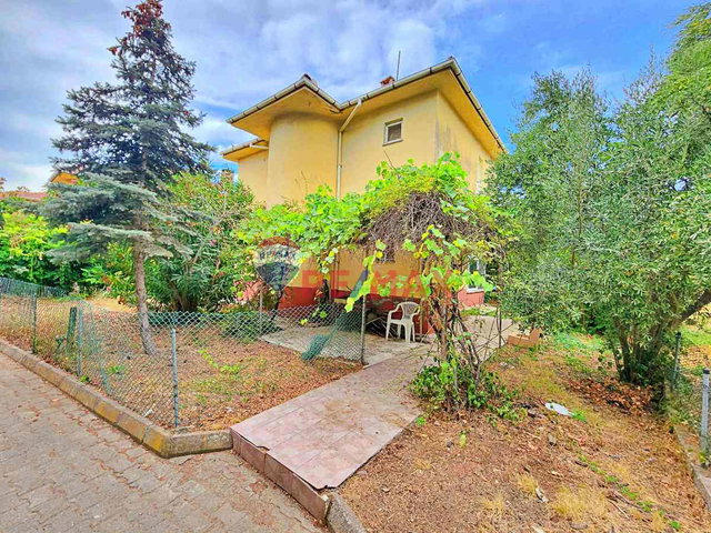 ÇANAKKALE LAPSEKI UMURBEYDE DENIZE ÇOK YAKIN SATILIK VILLA