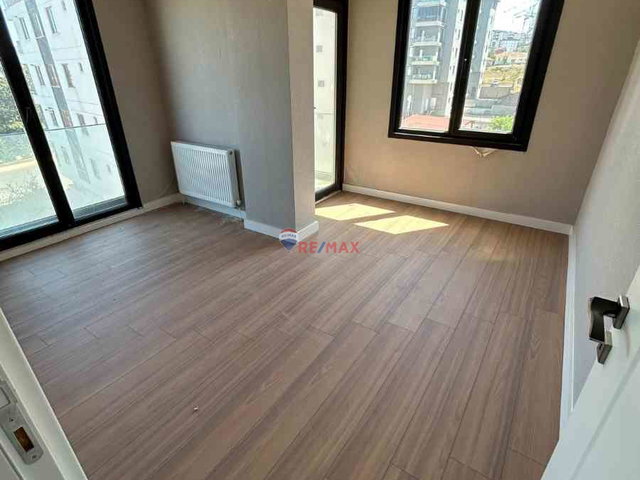 İSTANBUL SULTANBEYLİ'DE SİTE İÇİNDE 3+1 ARA KAT SATILIK DAİRE