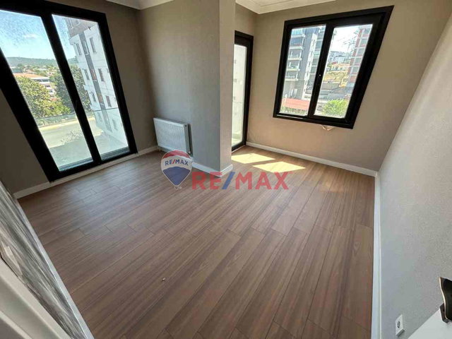 İSTANBUL SULTANBEYLİ'DE SİTE İÇİNDE 3+1 ARA KAT SATILIK DAİRE