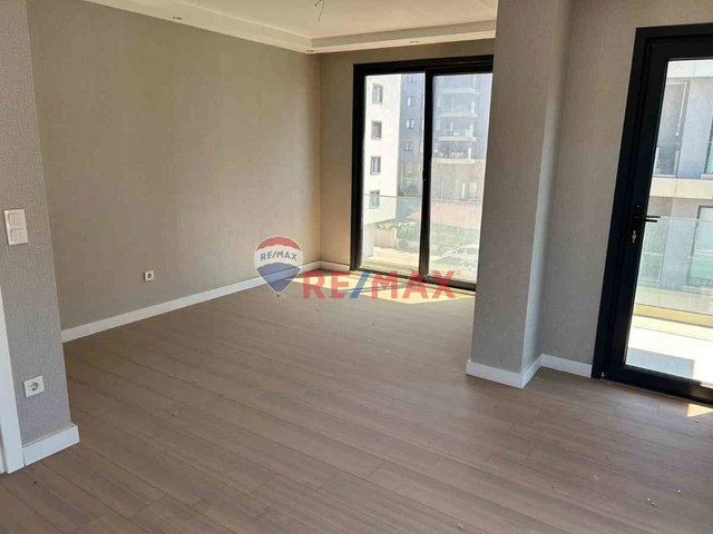 İSTANBUL SULTANBEYLİ'DE SİTE İÇİNDE 3+1 ARA KAT SATILIK DAİRE