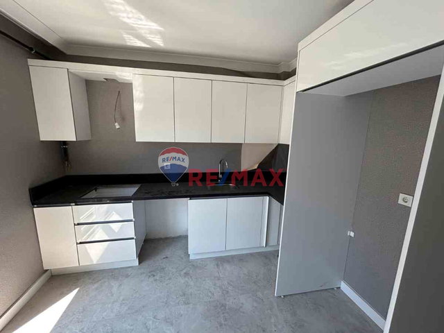 İSTANBUL SULTANBEYLİ'DE SİTE İÇİNDE 3+1 ARA KAT SATILIK DAİRE