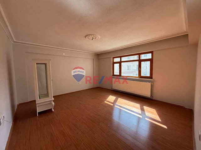 MALAZGİRT'TE SATILIK KREDİYE UYGUN BOŞ 3+1 DAİRE