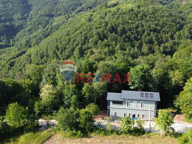 ISTANBUL UN ARKA BAHÇESINDE KOCAELI DE CENNETIN KALBINDE SATILIK VILLA