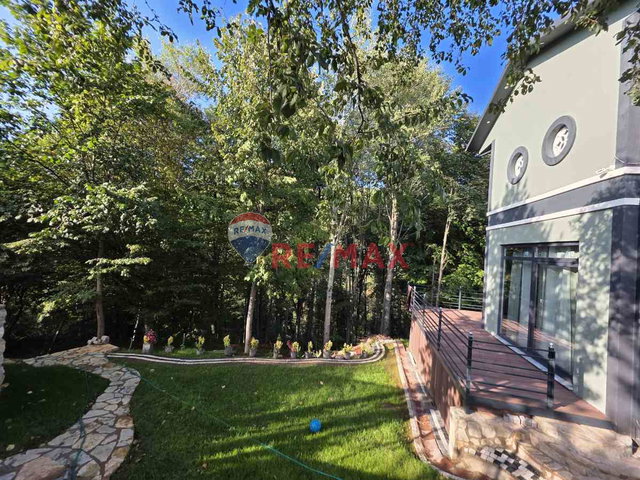 ISTANBUL UN ARKA BAHÇESINDE KOCAELI DE CENNETIN KALBINDE SATILIK VILLA