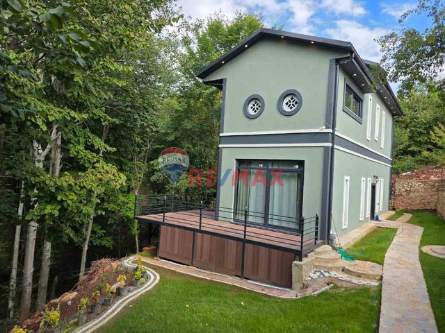 ISTANBUL UN ARKA BAHÇESINDE KOCAELI DE CENNETIN KALBINDE SATILIK VILLA