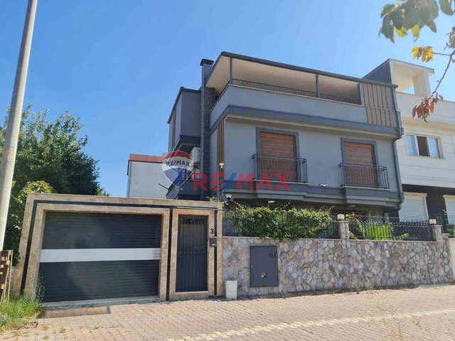 BAYRAMOĞLU DARICA 4 +1 SATILIK 3 KATLI GENİŞ TERASLI VİLLA