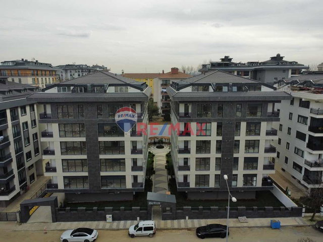 ATABEK CD. ÜZERİNDE ARAKAT 3+1 SIFIR KAPALI OTOPARKLI SATILIK