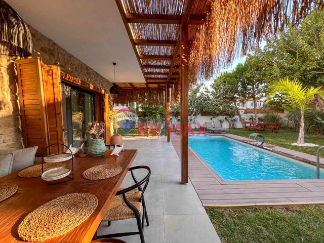 IZMIR MORDOĞAN'DA EŞYALI SATILIK LÜKS VILLA