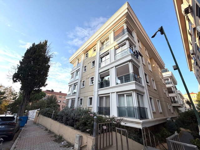 ACIBADEM'DE KENDİNE ÖZEL BAHÇE KULLANIMLI ARA KAT 3+1 DUBLEKS !!