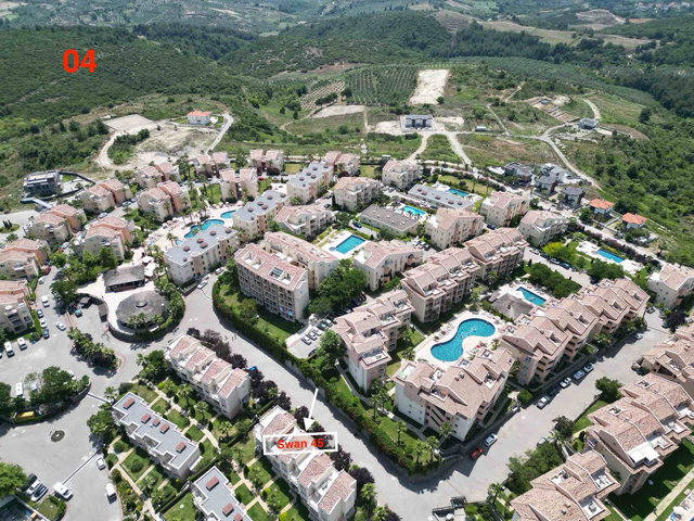 TÜM OLANAKLARI ILE BIR TATIL KÖYÜ IÇERISINDE SATILIK EŞYALI DUBLEKS DAIRE