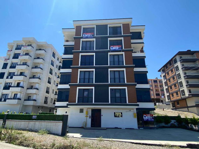 REMAX PARLA DENİZ MANZARALI 1+1 LÜX DAİRELER