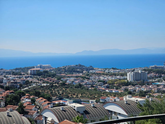 KUŞADASI’NDA PANORAMIK DENIZ MANZARALI 2+1 ASANSÖRLÜ DAIRE – HAVUZLU SITE İÇINDE MÜKEMMEL KONUM!