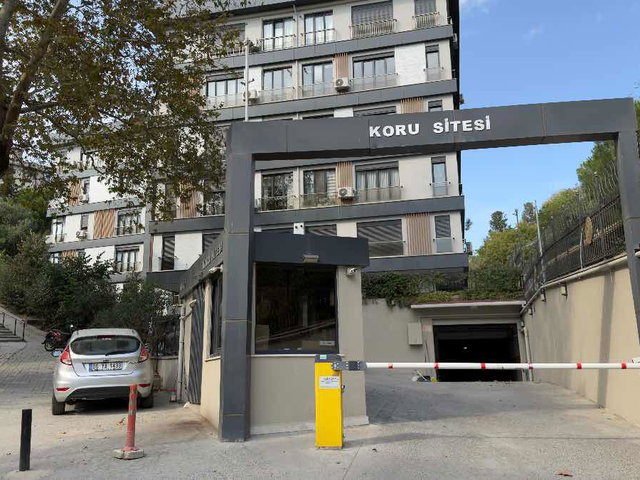ACIBADEM’DE, ÖNÜ AÇIK OTOPARKLI SITE İÇİNDE EBEVEYN BANYOLU ARAKAT NET 90 M2 3+1 DAIRE