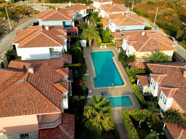 ÇEŞME ŞIFNE'DE SITE İÇERISINDE HAVUZLU VILLA
