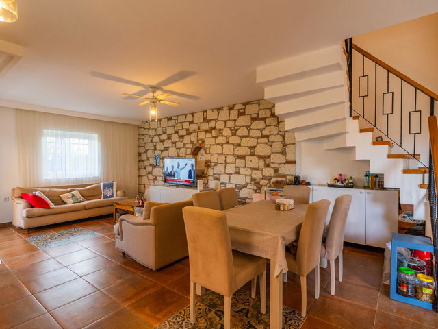 ÇEŞME ŞIFNE'DE SITE İÇERISINDE HAVUZLU VILLA