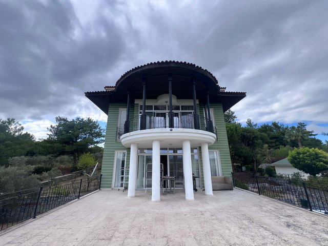 URLA KUŞÇULARDA 2483 M² ARSA PAYINA SAHIP, 400 M² 6+2 MÜSTAKIL