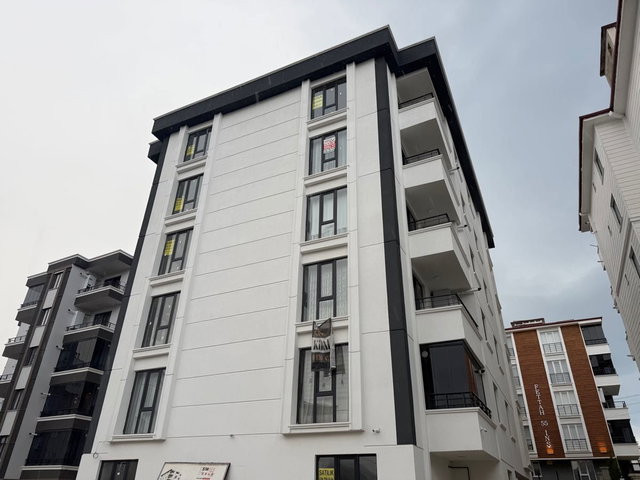 KÖRFEZ TOPLU KONUT BULVARINDA TRAMVAYA YAKIN  EŞYALI  1+1