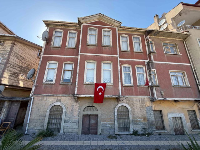İNEBOLU MERKEZ'DE ÇOK ÖZEL TARİHİ ESER NİTELİĞİNDE SATILIK BAHÇELİ MÜSTAKİL EV