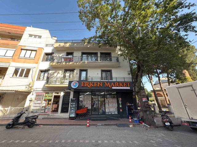 EDREMİT MERKEZDE ÖZEL TERASLI GENİŞ KULLANIMLI 2+1 SATILIK DAİRE