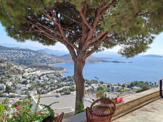 BODRUM GÜMÜŞLÜK MUHTEŞEM DENİZ MANZARALI SİTE İÇİ 2+1 VİLLA