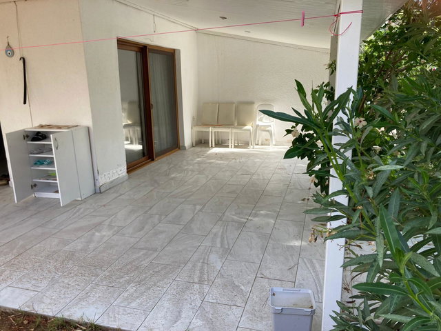 ÇEŞME GERMIYAN’DA DENIZE SIFIR SITE İÇERISINDE 2,5+1 DUBLEKS VILLA