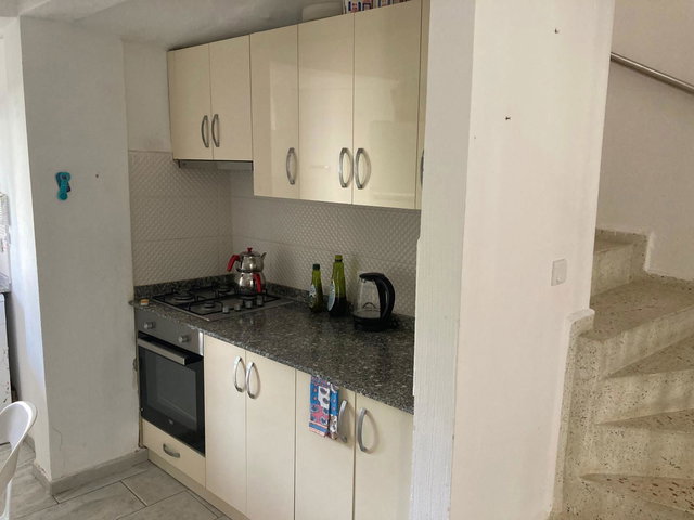 ÇEŞME GERMIYAN’DA DENIZE SIFIR SITE İÇERISINDE 2,5+1 DUBLEKS VILLA