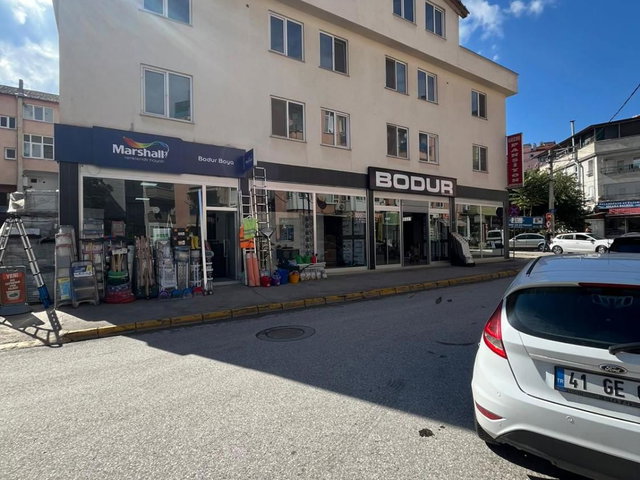 REMAX NATURAL'DAN GÖLCÜK ÇARŞIDA MERKEZI KONUMDA ÇATI DUBLEKS