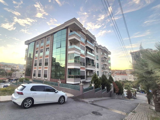 KARABAĞLAR'DA SİTE İÇİNDE LÜKS 176M2 , 3+1 SATILIK DAİRE