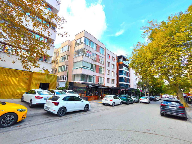 BESTEKAR KENNEDY KESİŞİMİNDE SATILIK 4+1+KİLER 170 M² KATTA TEK DAİRE