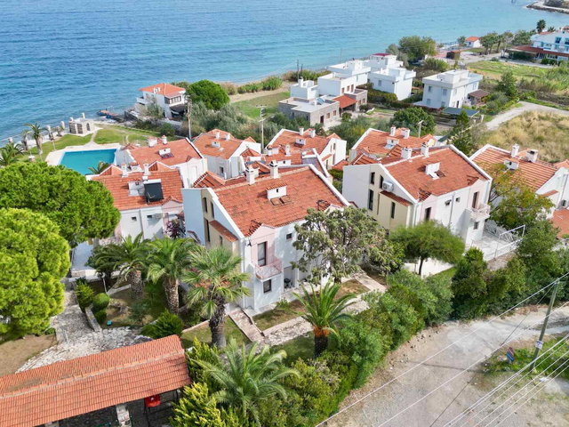 ÖZEL PLAJLI VE İSKELELI EGE YAŞAMI SIZI BEKLIYOR